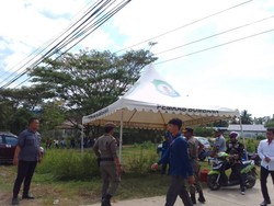 Detik-detik Ngeri Anggota Satpol PP Bombana Tersengat Listrik-Terpental