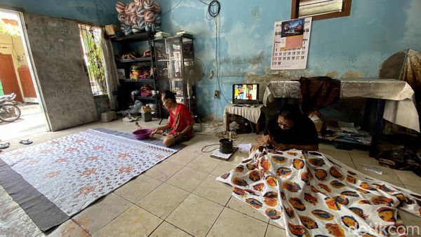 Geliat Produksi Batik Khas Kota Surabaya di Hari Batik Nasional