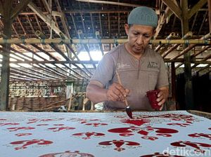 Melihat Pembuatan Batik Saji Khas Pacitan Melihat Pembuatan Batik Saji Khas Pacitan