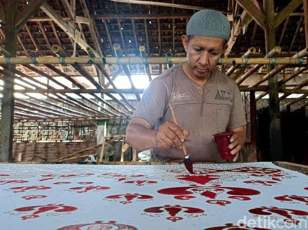 Melihat Pembuatan Batik Saji Khas Pacitan