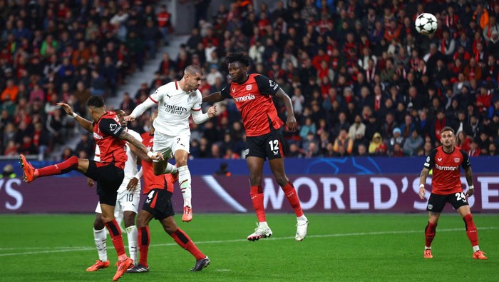 Soccer Football - Champions League - Bayer Leverkusen v AC Milan - BayArena, Leverkusen, Germany - October 1, 2024  AC Milans Alvaro Morata heads at goal REUTERS/Thilo Schmuelgen