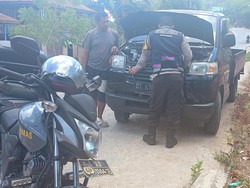 Brigadir Yusrin Buka Bengkel Keliling, Bantu Perbaiki Kendaraan Mogok Gratis