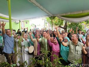 Beredar Banner Ibu Cukup Menata Rumah, Ratu Dewa: Bukan Tim Kami yang Buat Beredar Banner Ibu Cukup Menata Rumah, Ratu Dewa: Bukan Tim Kami yang Buat
