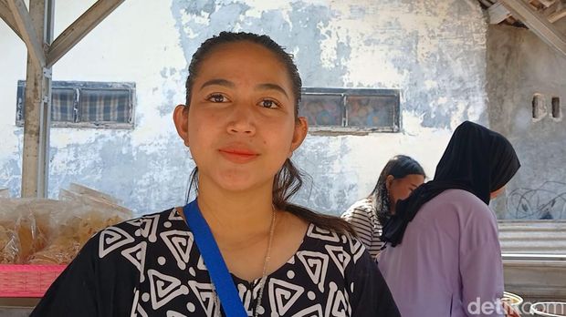 Eriska saat berada di Warsun Zaenab miliknya.
