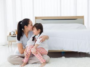 Waspada Risiko Penyakit di Balik Cium dan Pegang Anak Tanpa Izin Waspada Risiko Penyakit di Balik Cium dan Pegang Anak Tanpa Izin