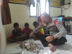 Ipda Edwin Ajak Anak-anak di Manipa Berinovasi Sulap Sampah Jadi Eco Pillow