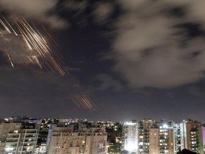Iron Dome Israel Kebobolan Serangan Rudal Iran Iron Dome Israel Kebobolan Serangan Rudal Iran