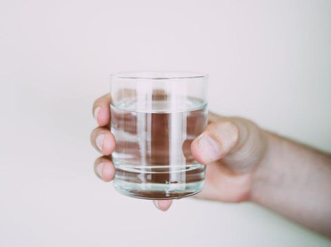 Jarang minum air putih/Foto: pexels/Lisa Fotios