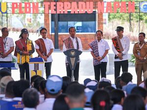 Jokowi Resmikan 7 Pos Lintas Batas Negara Senilai Rp 1,3 T Jokowi Resmikan 7 Pos Lintas Batas Negara Senilai Rp 1,3 T