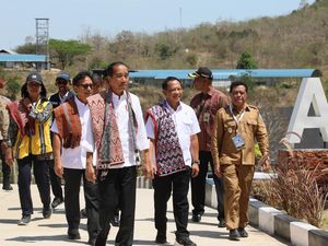 Mendagri Dampingi Jokowi Resmikan 7 PLBN Serentak Mendagri Dampingi Jokowi Resmikan 7 PLBN Serentak