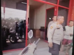 Video Keributan di Kantor Rekrutmen Jaksel, Dipicu Pelamar Dimintai Uang Video Keributan di Kantor Rekrutmen Jaksel, Dipicu Pelamar Dimintai Uang