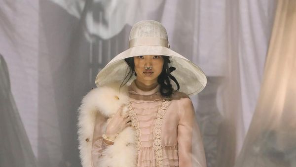 10 Koleksi Valentino Spring/ Summer 2025, Busana Indah yang Mewah