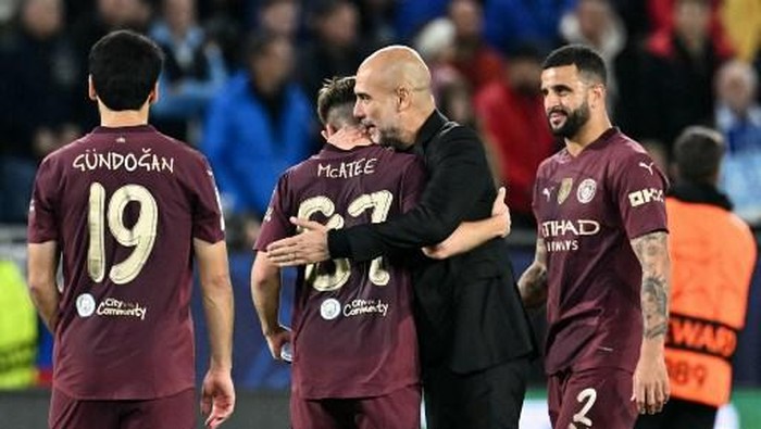 Manchester Citys Spanish manager Pep Guardiola (2R) celebrates with Manchester Citys English midfielder #87 James McAtee and team mates after the UEFA Champions League football match between SK Slovan Bratislava and Manchester City in Bratislava, Slovakia on October 1, 2024. Manchester City won the match 4-0. (Photo by Joe Klamar / AFP)