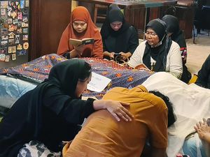 Video: Suasana Haru di Kediaman Marissa Haque Sebelum Pemakaman