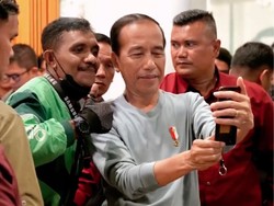 Jokowi Bikin Heboh Saat Antre Mie Gacoan di Kupang