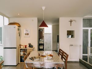 5 Cara Bangun Rumah yang Adem, Bisa Pakai Lantai Berlubang-Genteng Keramik 5 Cara Bangun Rumah yang Adem, Bisa Pakai Lantai Berlubang-Genteng Keramik