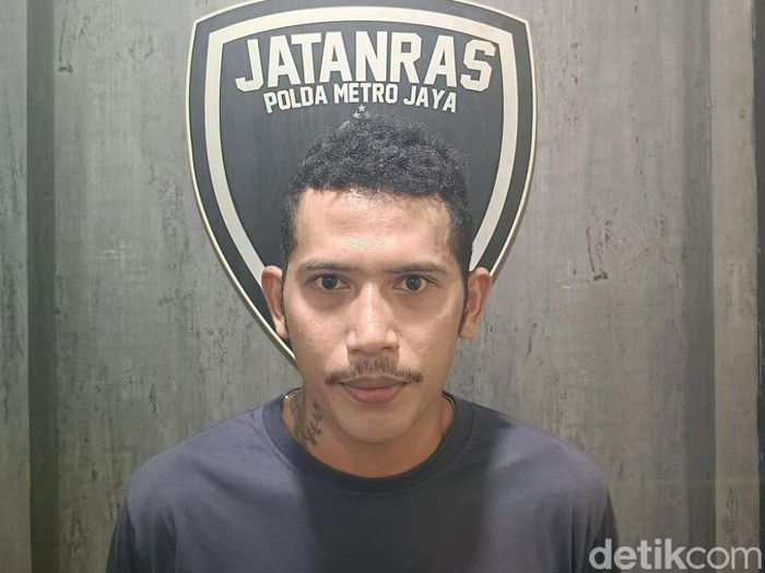 Tampang MR alias RD tersangka gres permasalahan pembubaran diskusi di Kemang, Jaksel. Tampang MR alias RD tersangka gres permasalahan pembubaran diskusi di Kemang, Jaksel.