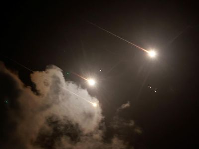 Tegang! Rudal Iran Beterbangan di Langit Israel