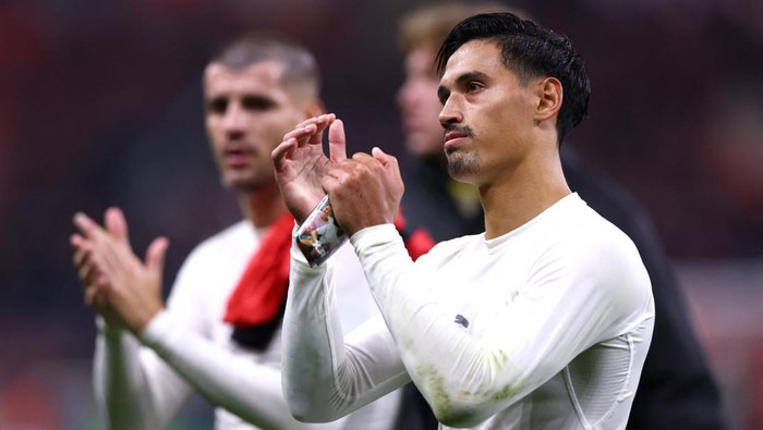Soccer Football - Champions League - Bayer Leverkusen v AC Milan - BayArena, Leverkusen, Germany - October 1, 2024  AC Milans Tijjani Reijnders looks dejected after the match REUTERS/Thilo Schmuelgen