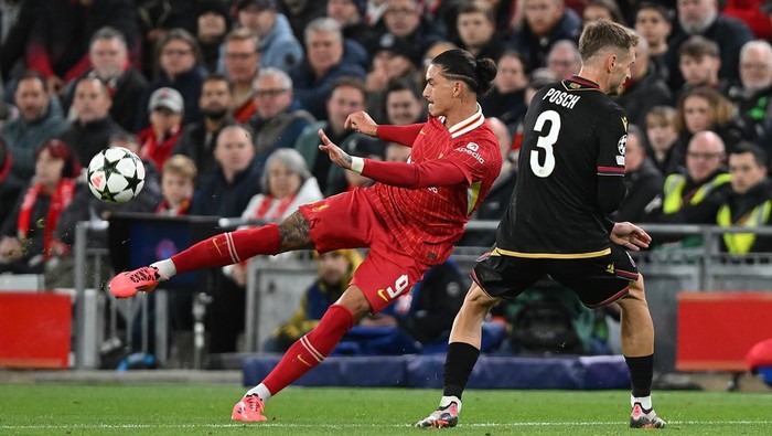 LIVERPOOL, ENGLAND - OCTOBER 02: (THE SUN OUT, THE SUN ON SUNDAY OUT) Darwin Nunez of Liverpool in action during the UEFA Champions League 2024/25 League Phase MD2 match between Liverpool FC and Bologna FC 1909 at Anfield on October 02, 2024 in Liverpool, England. (Photo by John Powell/Liverpool FC via Getty Images)