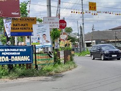 APK Sleman Dipasang di Perlintasan KA-Kantor Lurah, Bawaslu Turun Tangan