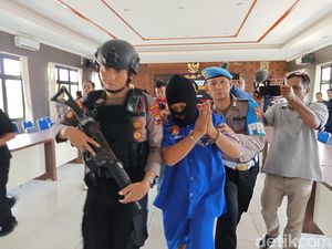 Pembunuh Kakek Tuan Tanah di Temanggung Ikut Saksikan Korban Disalatkan Pembunuh Kakek Tuan Tanah di Temanggung Ikut Saksikan Korban Disalatkan