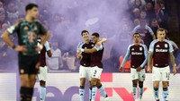 9 November - laga kandang melawan Aston Villa di Premier League. Foto: AFP/DARREN STAPLES