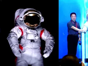China Pamer Baju Astronaut buat Mendarat di Bulan China Pamer Baju Astronaut buat Mendarat di Bulan