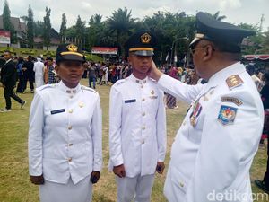 Kisah Haru di Balik Air Mata 2 Praja IPDN yang Baru Dikukuhkan Kisah Haru di Balik Air Mata 2 Praja IPDN yang Baru Dikukuhkan