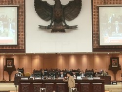 Kelakar Komeng di Rapat DPD: Anak Muda Perlu, Jangan yang Daftar Anaconda