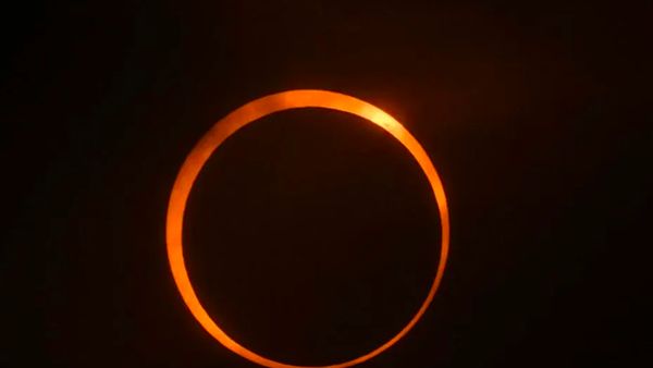 Pemandangan Indah Gerhana Matahari Cincin dari Wilayah Terpencil