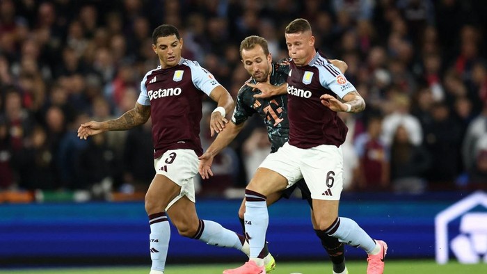 Bayern Munichs English forward #09 Harry Kane (C) vies with Aston Villas Brazilian defender #03 Diego Carlos (L) and Aston Villas English defender #06 Ross Barkley during the UEFA Champions League league stage football match between Aston Villa and Bayern Munich at Villa Park in Birmingham, central England on October 2, 2024. (Photo by Darren Staples / AFP)