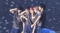 Fangirling Konser TXT Pakai Zoom Jernih Samsung Galaxy S24 FE