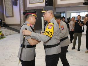 Kapolda Jatim Pimpin Sertijab PJU dan Resmikan Ditressiber Kapolda Jatim Pimpin Sertijab PJU dan Resmikan Ditressiber