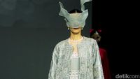 10 Koleksi Ivan Gunawan di The Langham Fashion Soiree, Gaun Malam Modest