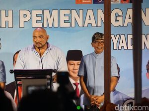 De Gadjah Ingatkan Suyadinata Tak Main Proyek Berkomisi jika Menang De Gadjah Ingatkan Suyadinata Tak Main Proyek Berkomisi jika Menang