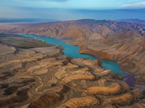 Melihat Keajaiban Alam Tianshan Grand Canyon di China