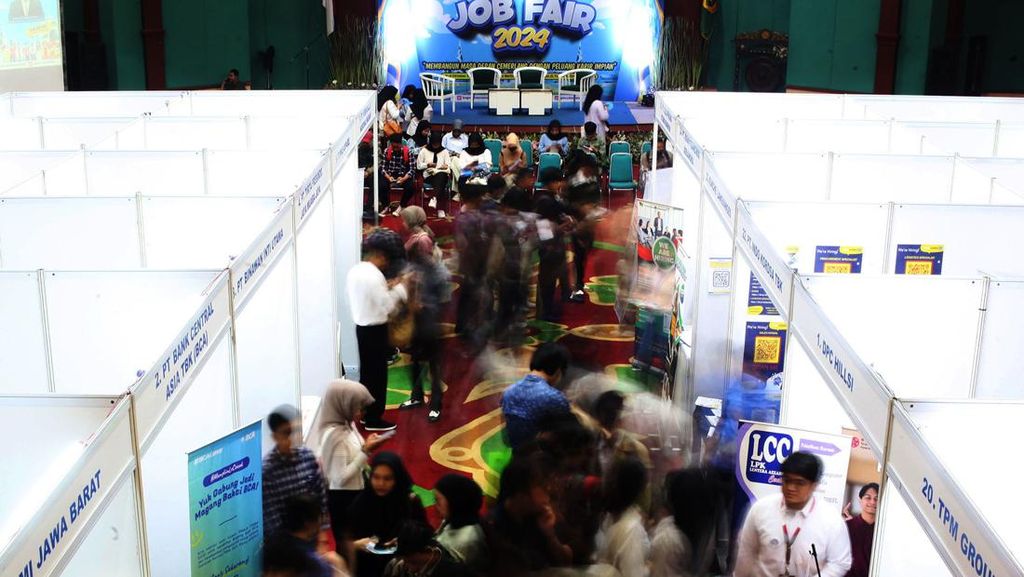 Potret Pencari Kerja Serbu Job Fair di Bogor Potret Pencari Kerja Serbu Job Fair di Bogor