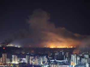 Video: Detik-detik Ledakan Besar di Beirut Terekam Setelah Pesawat Mendarat Video: Detik-detik Ledakan Besar di Beirut Terekam Setelah Pesawat Mendarat