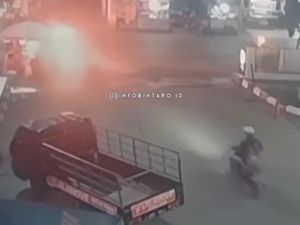 Video: Pria di Tangsel Bakar Diri Setelah Cekcok dengan Istri Video: Pria di Tangsel Bakar Diri Setelah Cekcok dengan Istri