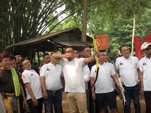 Video: Momen RK Main Panahan Bareng Warga saat Blusukan ke Condet Video: Momen RK Main Panahan Bareng Warga saat Blusukan ke Condet