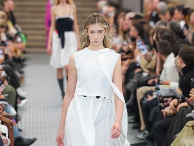 5 Potret Anak Nicole Kidman Debut Jadi Model Catwalk di Usia 16 Tahun