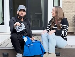 Eminem Umumkan Kehamilan Anaknya Lewat MV Temporary