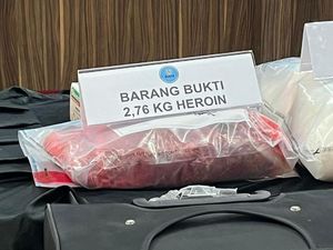 WNI Ditangkap di Soetta Usai Coba Selundupkan 2,67 Kg Heroin dalam Koper WNI Ditangkap di Soetta Usai Coba Selundupkan 2,67 Kg Heroin dalam Koper