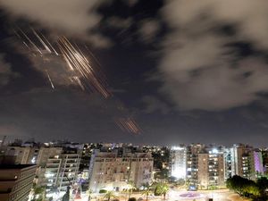Video: Iron Dome Israel Dibobol Rudal Hizbullah, 9 Orang Dilaporkan Terluka Video: Iron Dome Israel Dibobol Rudal Hizbullah, 9 Orang Dilaporkan Terluka