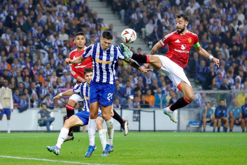 PORTO, PORTUGAL - OCTOBER 3: (L-R) Nehuen Perez of FC Porto, Bruno Fernandes of Manchester United  during the UEFA Europa League   match between FC Porto v Manchester United at the Estadio Do Dragao on October 3, 2024 in Porto Portugal (Photo by Eric Verhoeven/Soccrates/Getty Images)