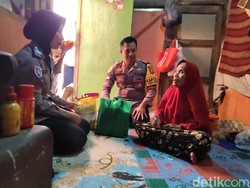 Cerita Caswi Berjuang Hidup Sebatang Kara di Usia Senja