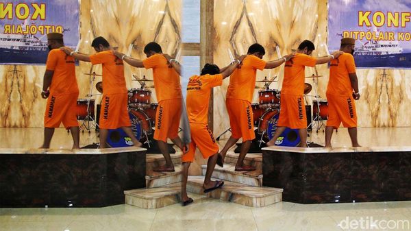 Potret Empat Pengelola Ilegal Benih Lobster Digulung Baharkam Polri