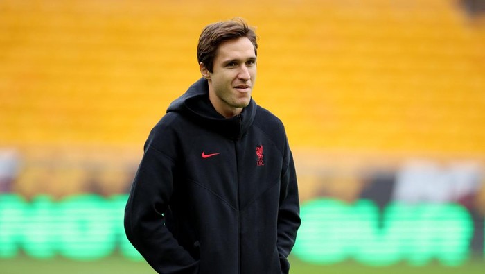 Soccer Football - Premier League - Wolverhampton Wanderers v Liverpool - Molineux Stadium, Wolverhampton, Britain - September 28, 2024 Liverpools Federico Chiesa on the pitch before the match REUTERS/Phil Noble EDITORIAL USE ONLY. NO USE WITH UNAUTHORIZED AUDIO, VIDEO, DATA, FIXTURE LISTS, CLUB/LEAGUE LOGOS OR LIVE SERVICES. ONLINE IN-MATCH USE LIMITED TO 120 IMAGES, NO VIDEO EMULATION. NO USE IN BETTING, GAMES OR SINGLE CLUB/LEAGUE/PLAYER PUBLICATIONS. PLEASE CONTACT YOUR ACCOUNT REPRESENTATIVE FOR FURTHER DETAILS..