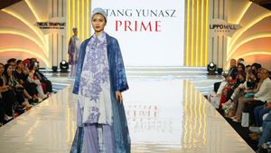 10 Koleksi Arunika Itang Yunasz, Jadi Gong Fashion Runway Lippo Mall Kemang
